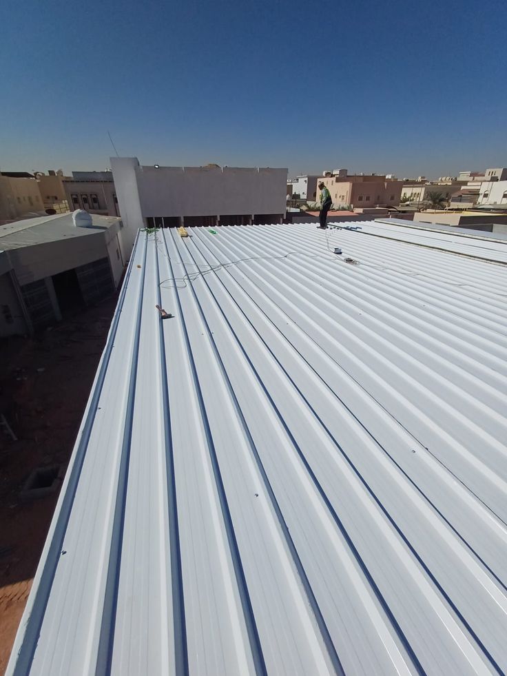 عزل الأسطح المعدنية بالرياض للهناجر والمستودعات