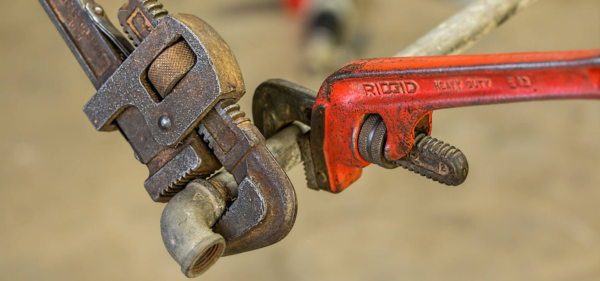 plumbing metal pipe wrench.jpg